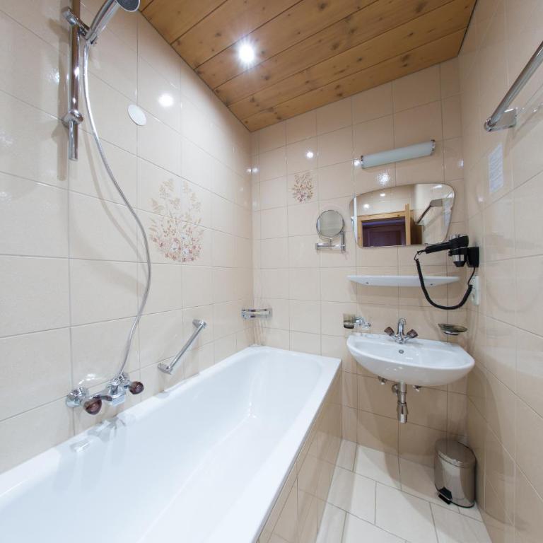 Aparthotel Alpin Life - Camera Matrimoniale Budget - 1
