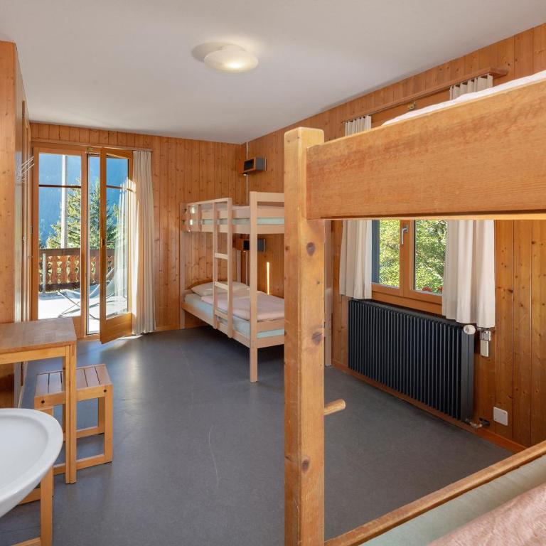Grindelwald Youth Hostel - Vierbettzimmer mit Gemeinschaftsbad - 1