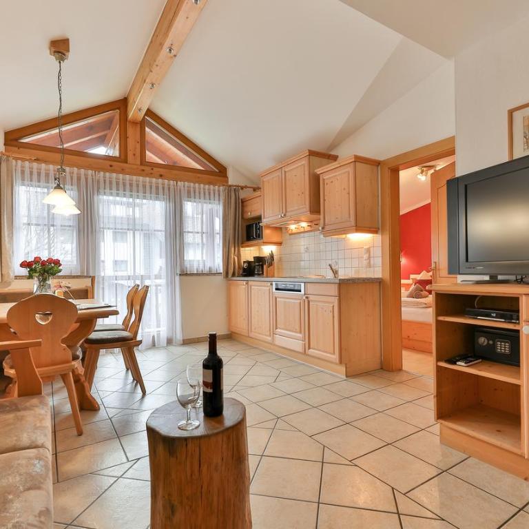 Appartements Umfahrer - Deluxe Apartment mit 3 Schlafzimmern - 1
