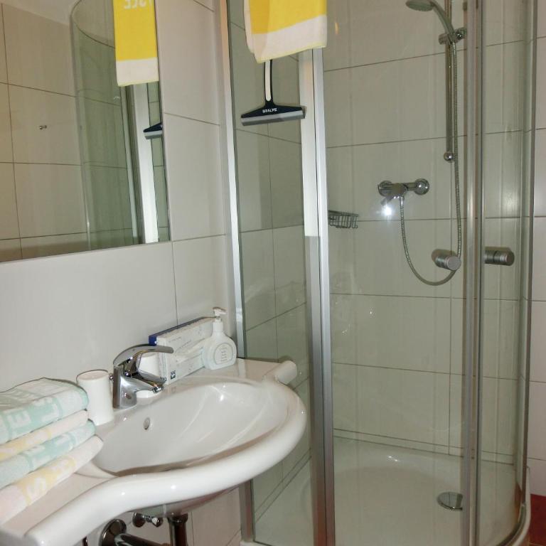 Hotel Posthof - Doppelzimmer mit Seeblick - 4