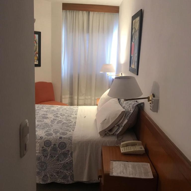 Onais Hotel - Habitación Cuádruple frente al mar con balcón - 7
