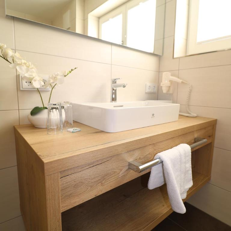 Hotel Bräu - Doppelzimmer Sonnblick mit Balkon - 3
