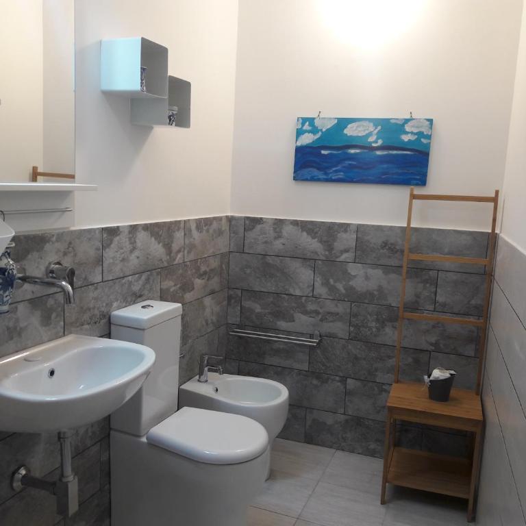 Manzoni Suite Home - Two-Bedroom Apartment with Balcony - 8