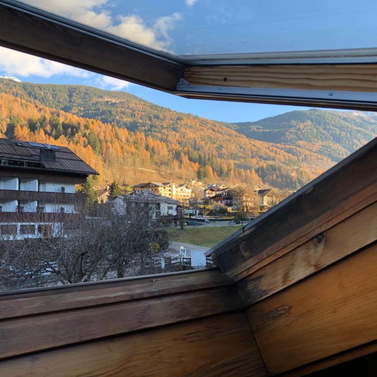 Mansarda alla Pineta - Appartamento con 2 Camere da Letto e con Vista Montagna - 10