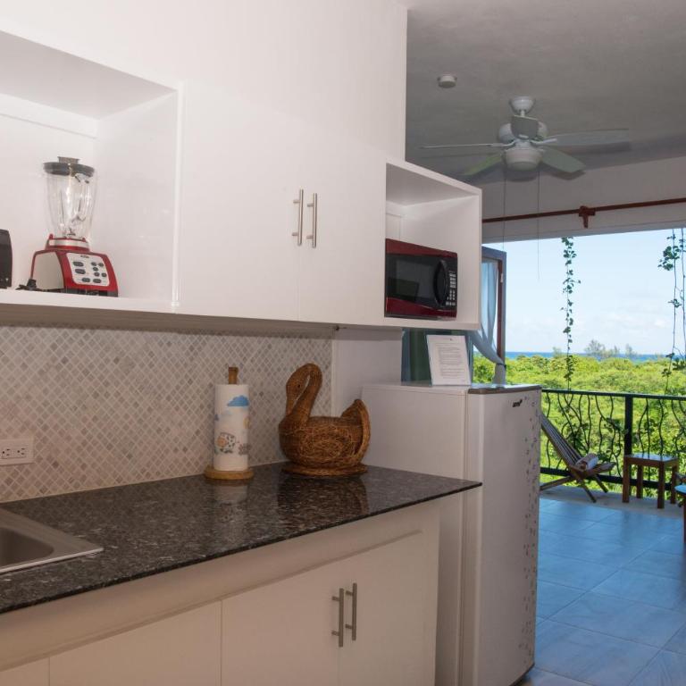 Ocean Zen Suites on 5th Avenue - Adults Only - Luxury King Suite with 100% Ocean View - 15