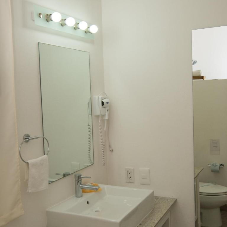 Ocean Zen Suites on 5th Avenue - Adults Only - Family Suite - 4