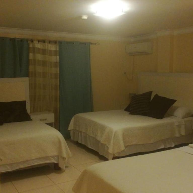Suites La Rosa - Family Room - 1