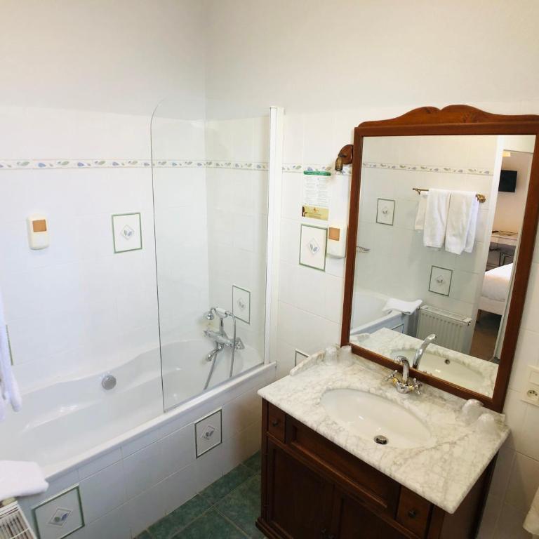 Cit'Hotel Le Volney - Chambre Familiale - 2