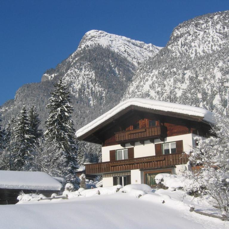 Appartement Weissbacher - Big Two-Bedroom Apartment with Balcony and Mountain View - 56