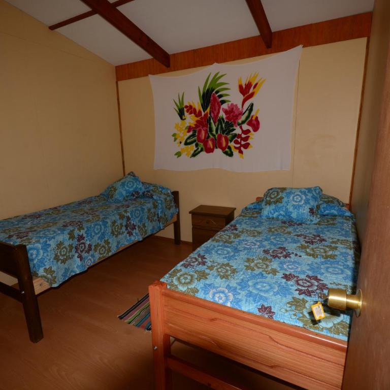 Camping Hostal Tipanie Moana Aeropuerto Centro - Habitación Doble con baño privado - 2 camas - 3