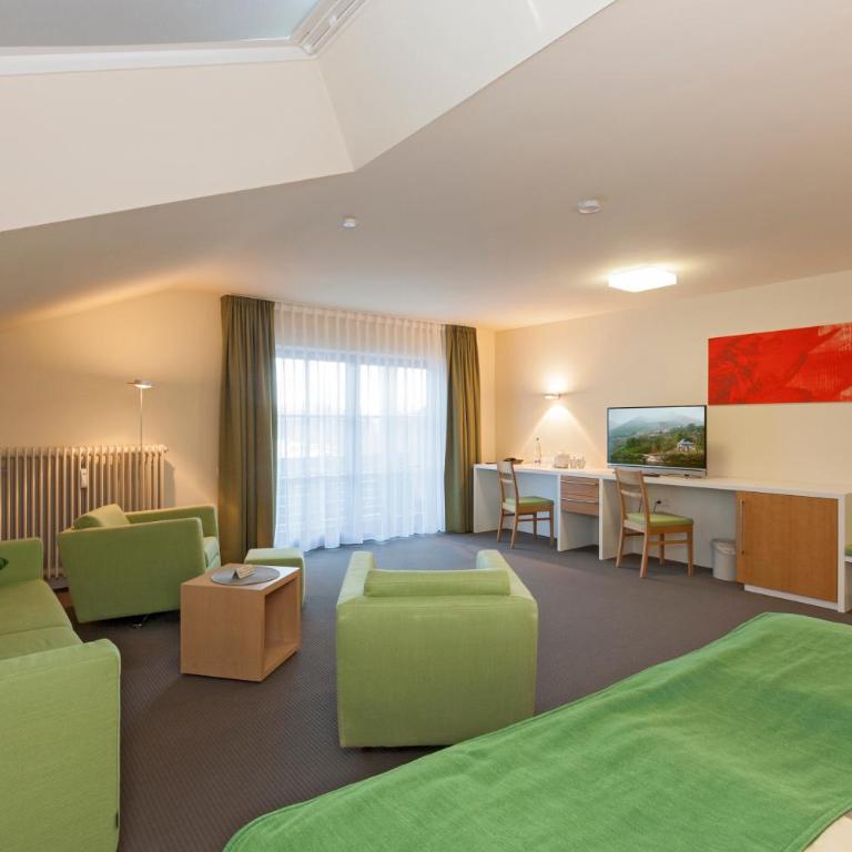 Alpenresidenz Buchenhöhe - Dreibettzimmer - barrierefrei - 2