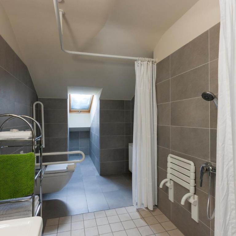 Alpenresidenz Buchenhöhe - Dreibettzimmer - barrierefrei - 7