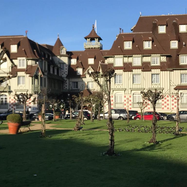LE ROYAL (3 pièces au centre de DEAUVILLE) - Appartement 2 Chambres - 33