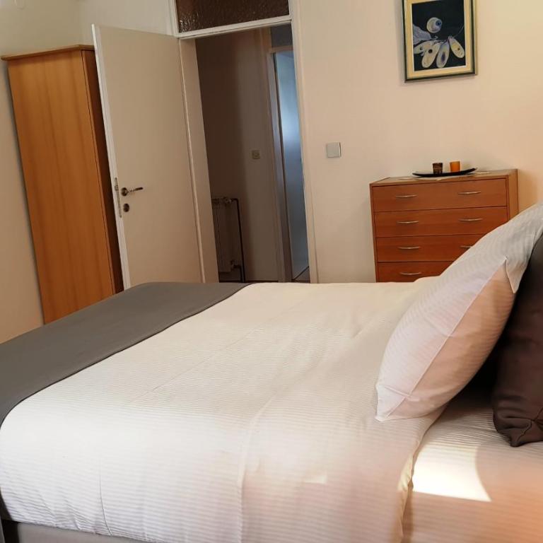 Apartment Cobanija - Apartman sa 3 Spavaće Sobe i Balkonom - 11