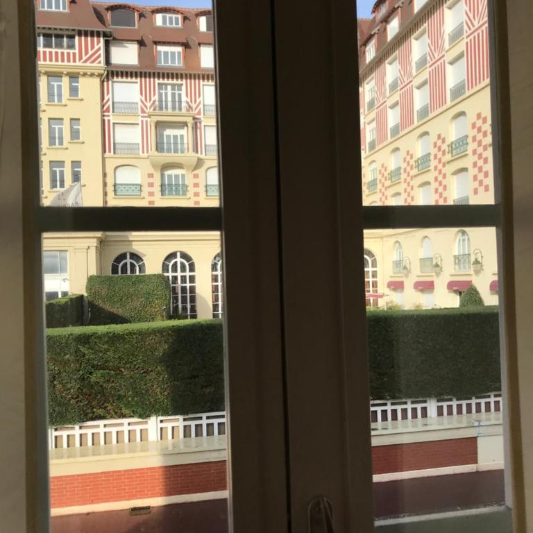 LE ROYAL (3 pièces au centre de DEAUVILLE) - Appartement 2 Chambres - 31