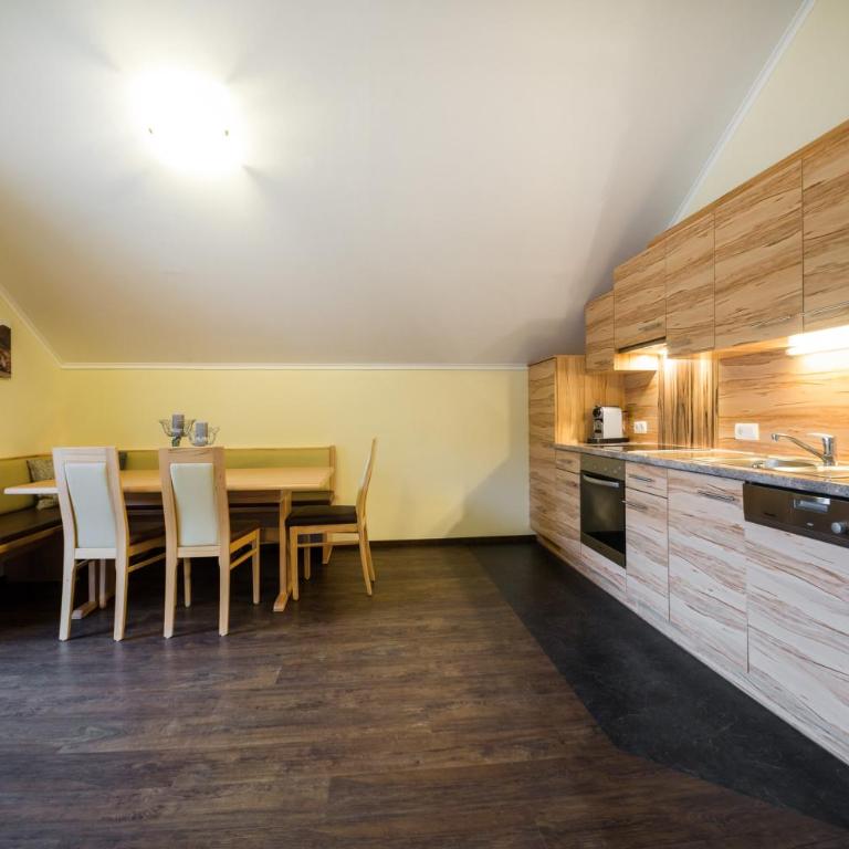 Knappensteig Appartements - Großes Apartment mit 2 Schlafzimmern mit Balkon - 10