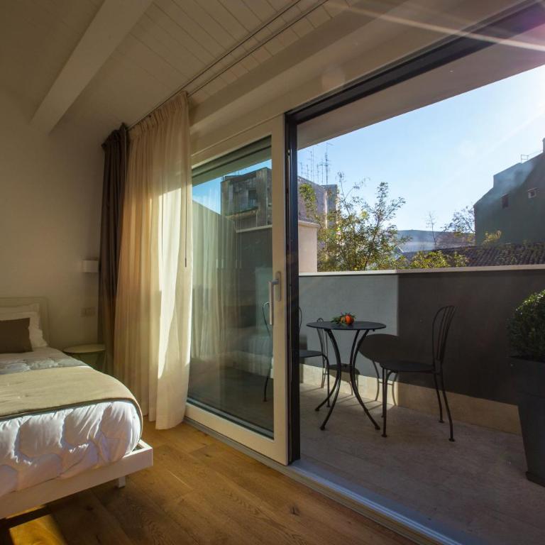 Plebis - B&B in Sicilia nel centro storico di Catania - Double Room with Terrace - 1