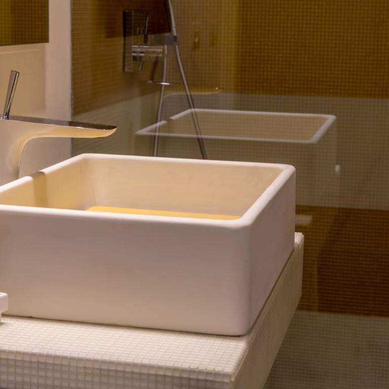Plebis - B&B in Sicilia nel centro storico di Catania - Superior Double Room with Balcony - 2