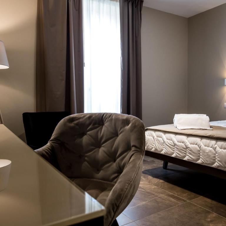 Plebis - B&B in Sicilia nel centro storico di Catania - Superior Double Room with Balcony - 1
