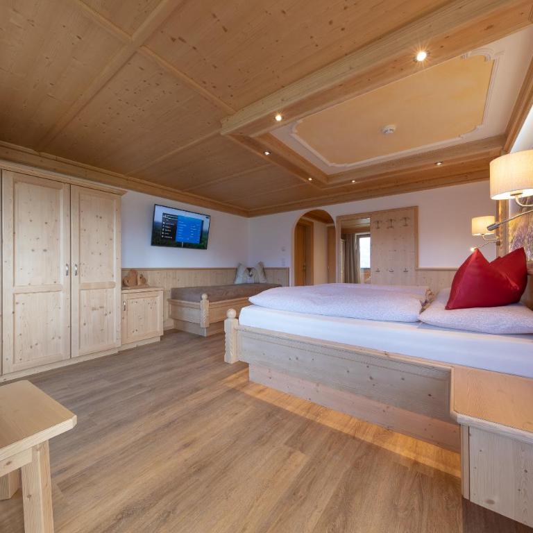 Gasthof Tannen - Alm - Dreibettzimmer mit Balkon - 4