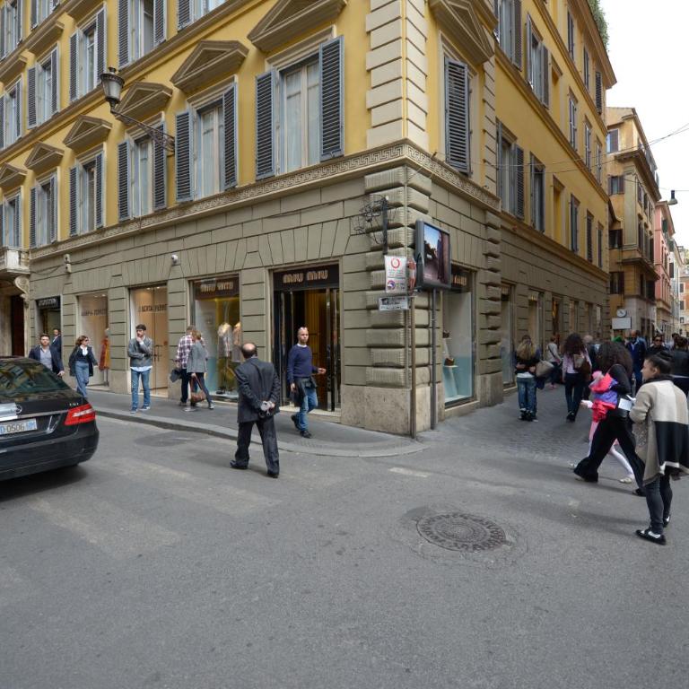 Easydomus Rome - Deluxe Two-Bedroom Apartment - Address: Via Belsiana 31 - 6
