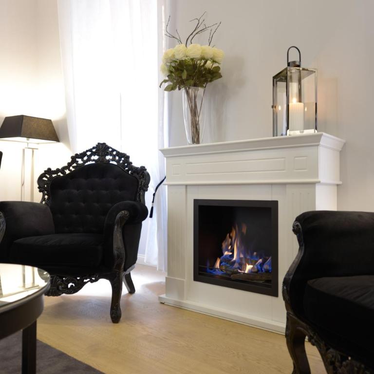 Easydomus Rome - Deluxe Two-Bedroom Apartment - Address: Via Belsiana 31 - 3