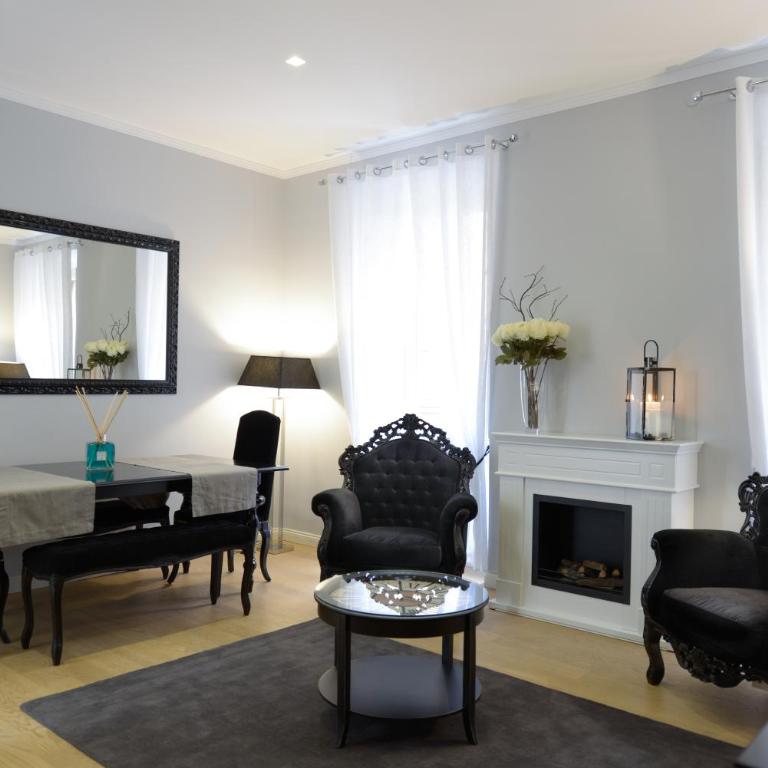 Easydomus Rome - Deluxe Two-Bedroom Apartment - Address: Via Belsiana 31 - 2