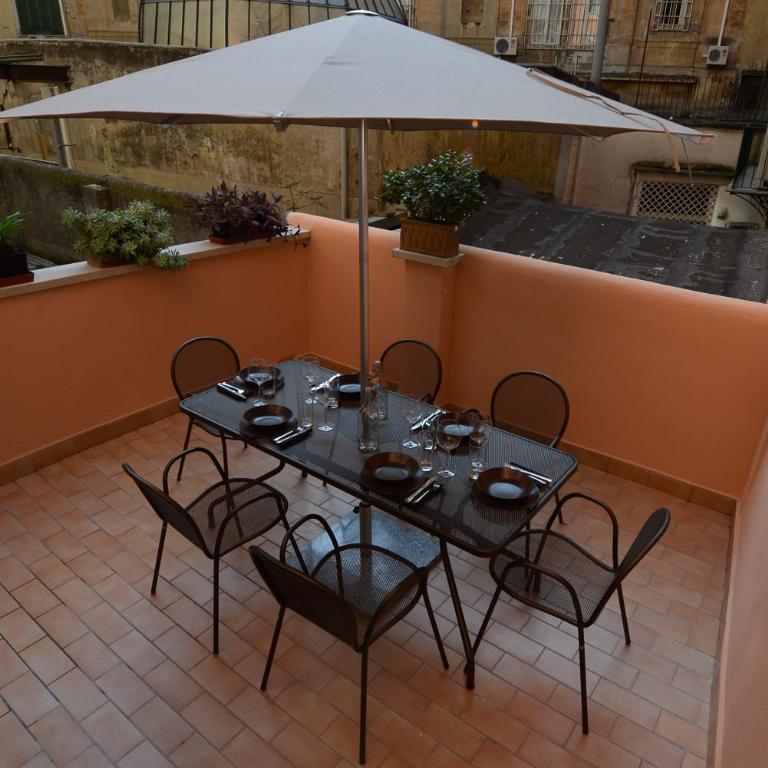 Easydomus Rome - Deluxe Three-Bedroom Apartment - Address: Via Angelo Brunetti 47 - 3