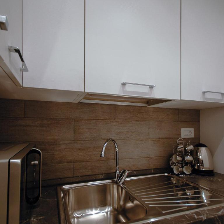 Easydomus Rome - Two-Bedroom Apartment - Address: Via del Colosseo 23 - 6