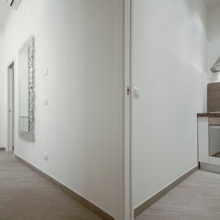 Easydomus Rome - Two-Bedroom Apartment - Address: Via del Colosseo 23 - 9