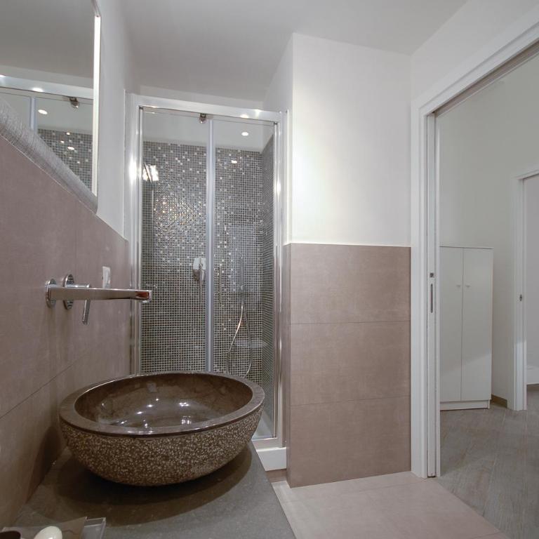 Easydomus Rome - Two-Bedroom Apartment - Address: Via del Colosseo 23 - 2