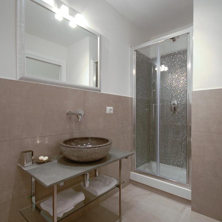 Easydomus Rome - Two-Bedroom Apartment - Address: Via del Colosseo 23 - 3