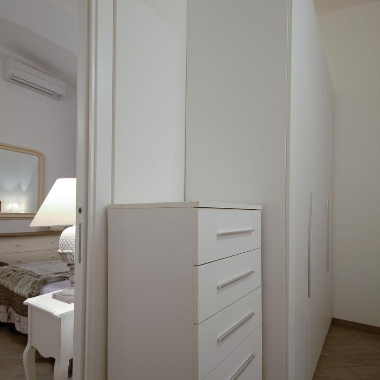 Easydomus Rome - Two-Bedroom Apartment - Address: Via del Colosseo 23 - 11