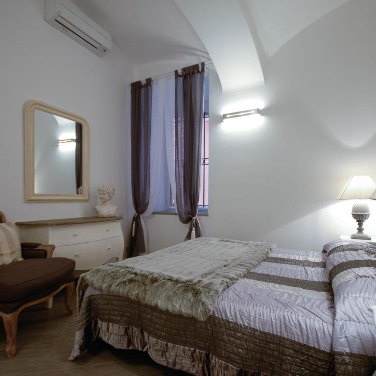 Easydomus Rome - Two-Bedroom Apartment - Address: Via del Colosseo 23 - 14