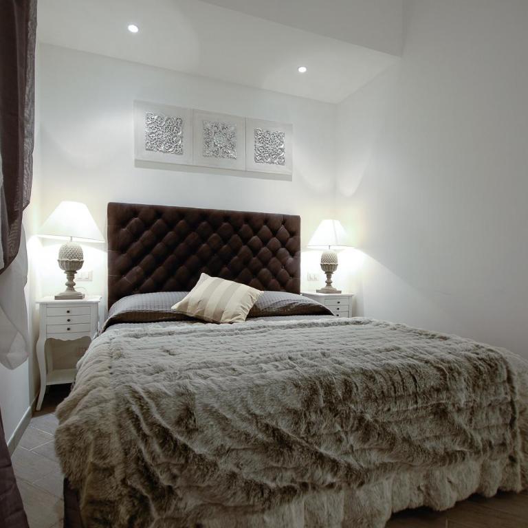 Easydomus Rome - Two-Bedroom Apartment - Address: Via del Colosseo 23 - 20