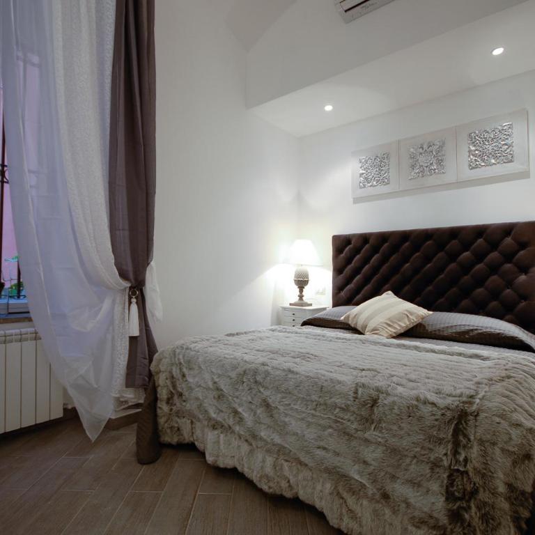 Easydomus Rome - Two-Bedroom Apartment - Address: Via del Colosseo 23 - 21