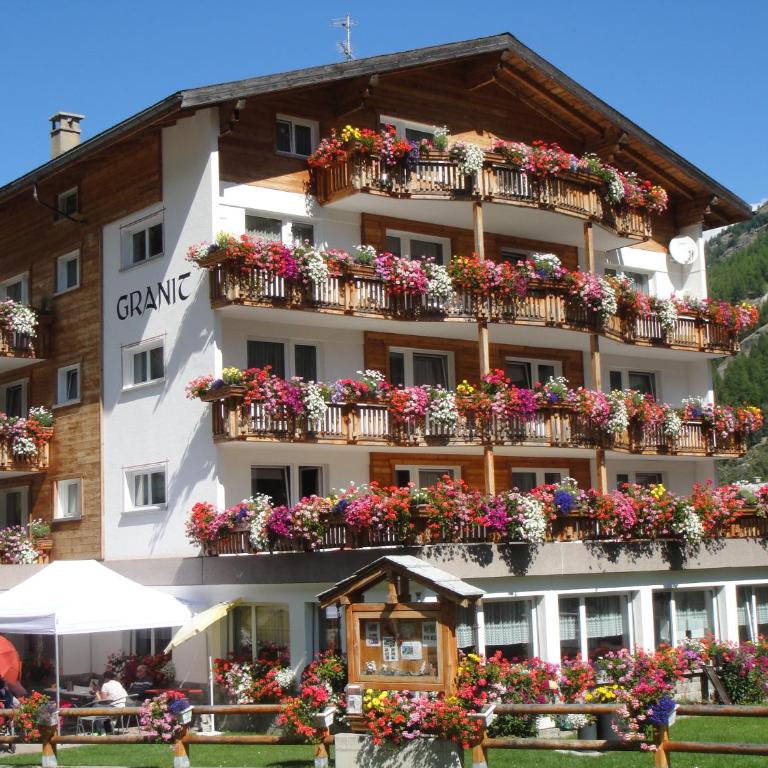 B&B Haus Granit Saas Grund - Familienzimmer mit Bergblick - 1