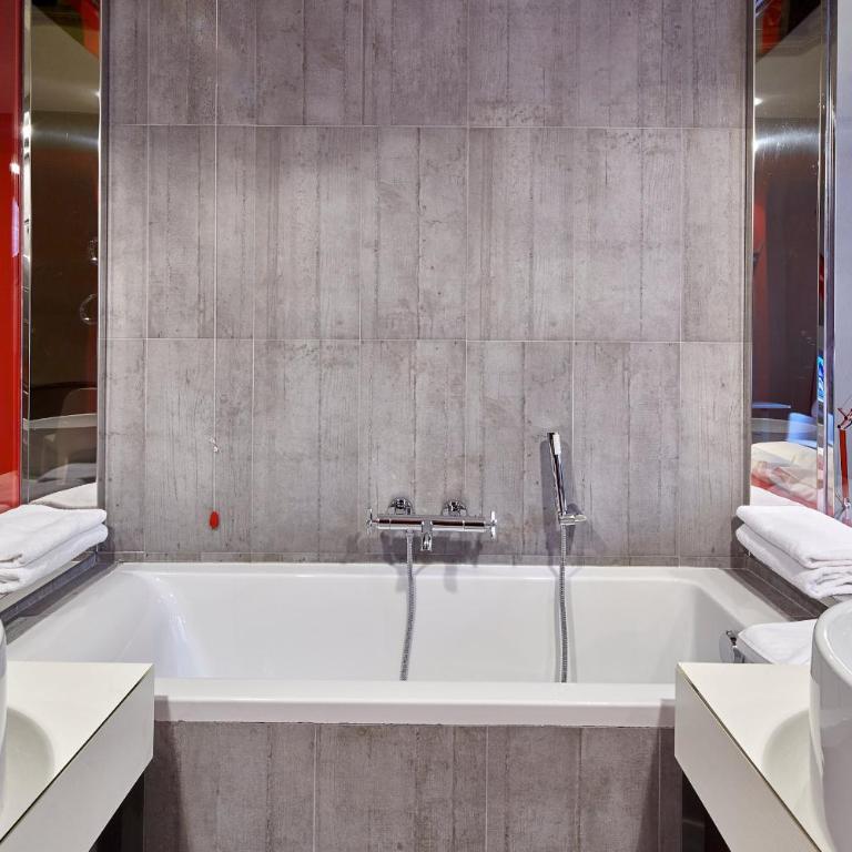 Palazzetto Rosso - Art Hotel - Suite Design con Vasca - 4