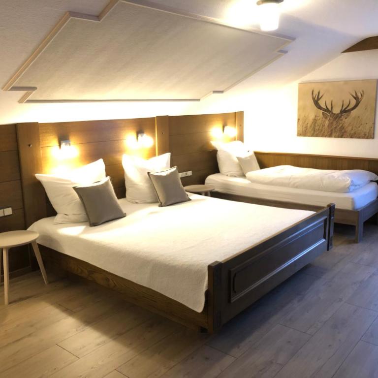 Bergquell Tirol - Doppelzimmer mit Balkon (2 Erwachsene + 1 Kind) - 3