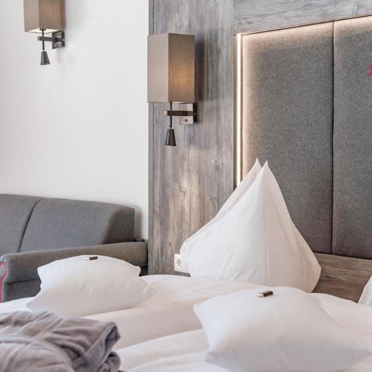HOTEL Burgstein alpin & lifestyle - Deluxe Doppelzimmer mit Balkon - 1