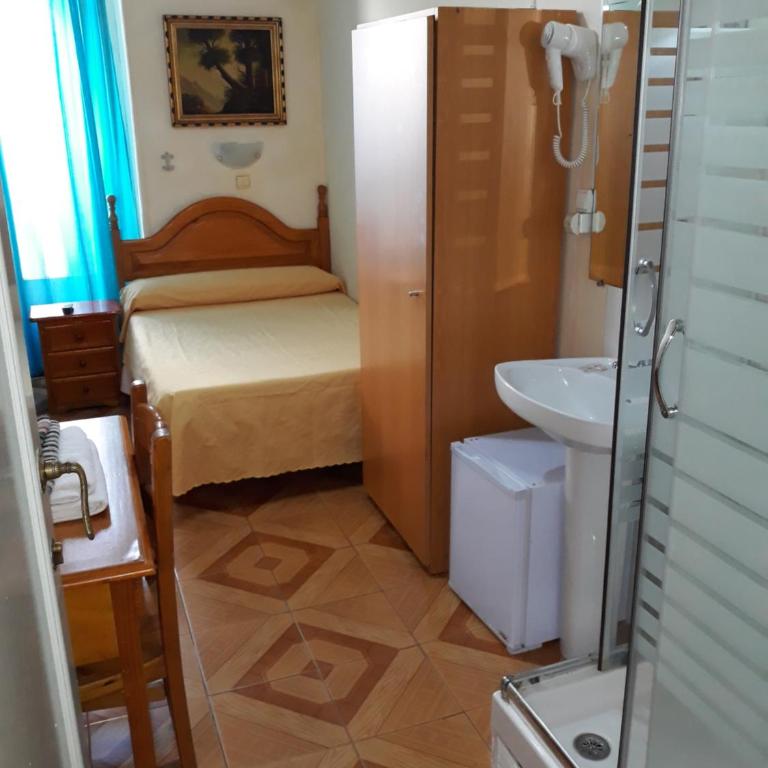 Hostal Fuentesol - Chambre Double avec Salle de Bains Commune - 2
