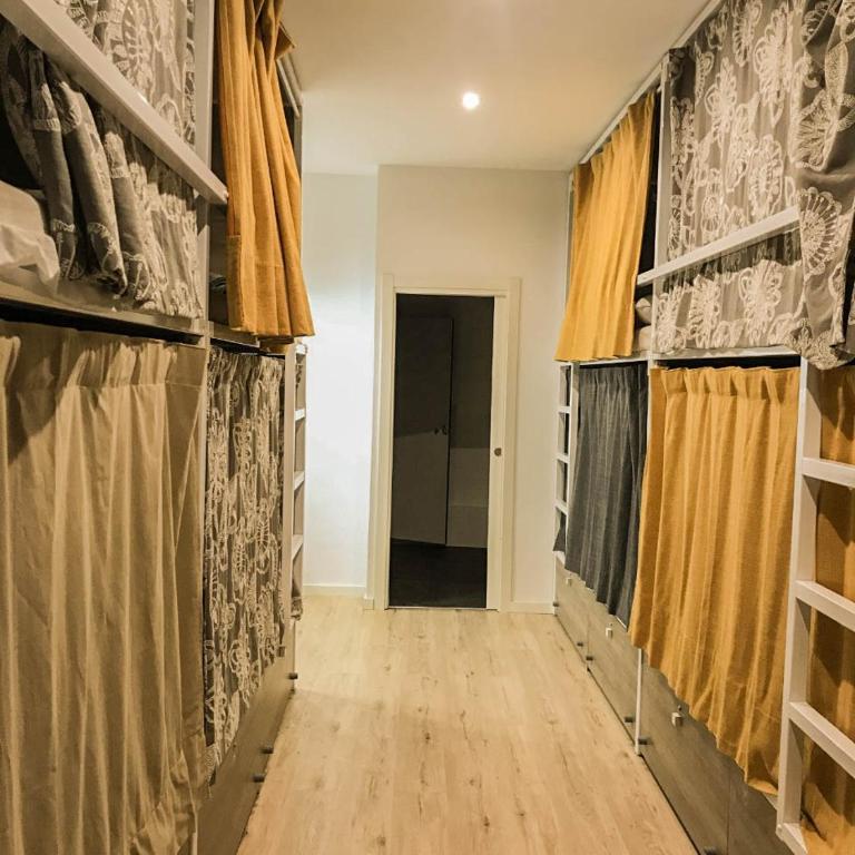 Cantagua Hostel - Bed in 8-Bed Mixed Dormitory Room - 10