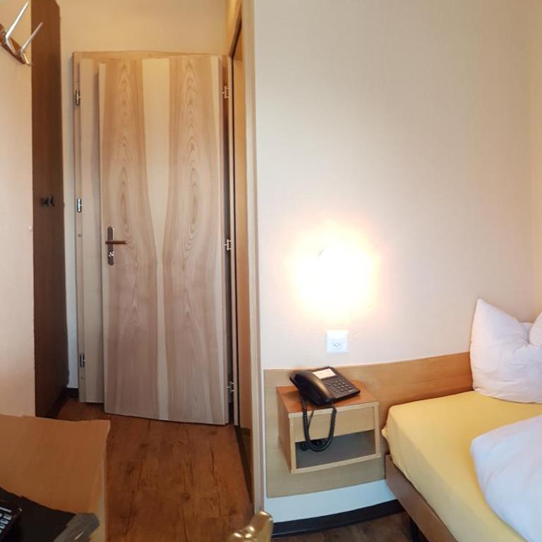 Hotel Europa Guest House - kein Personenaufzug - no elevator - Sehr kleines Einzelzimmer ohne Dusche - 1