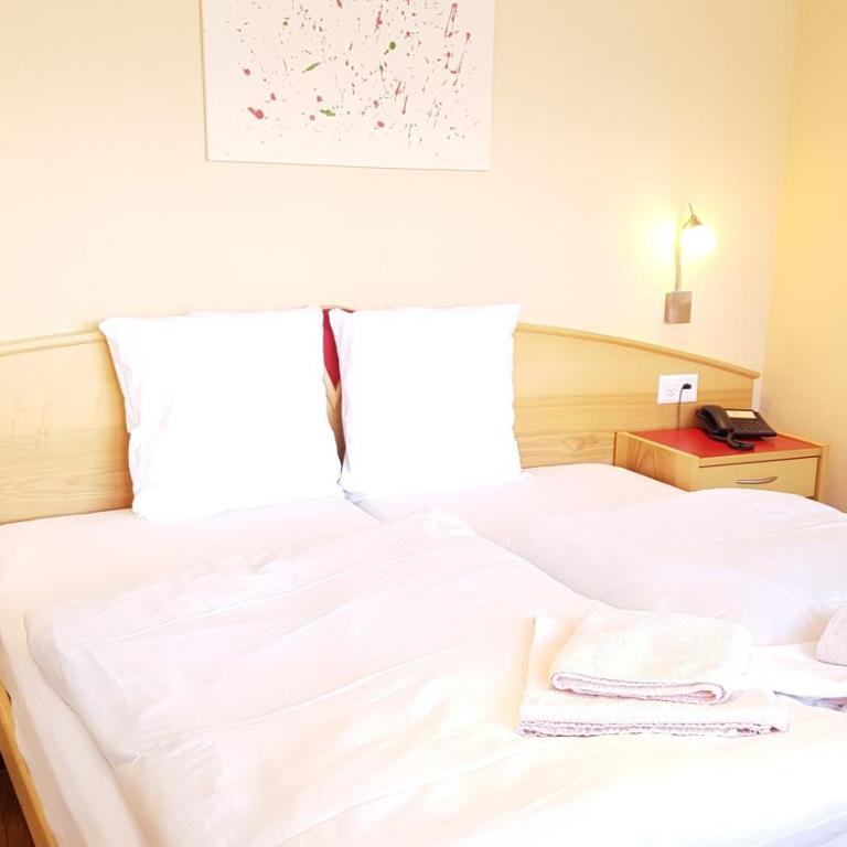 Hotel Europa Guest House - kein Personenaufzug - no elevator - Doppelzimmer mit Balkon - 2