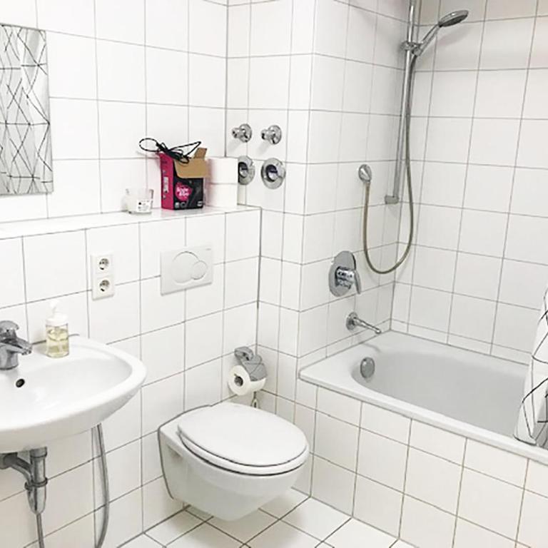 Baynunah Suites Aparthotel - Three-Bedroom Apartment - 4