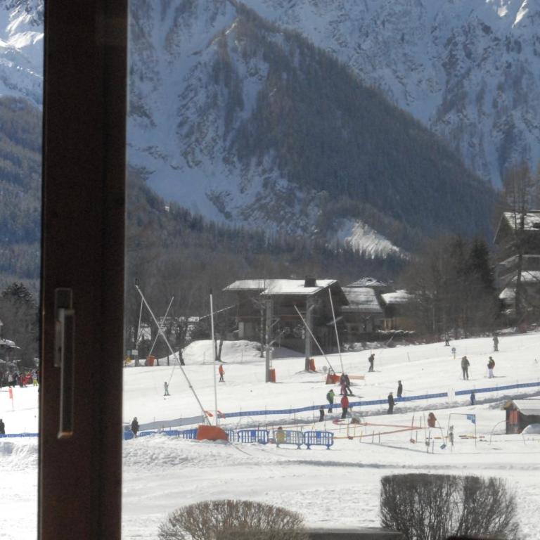 Front Ski Slope Chamonix Apartment - Apartment with Mountain View - 31