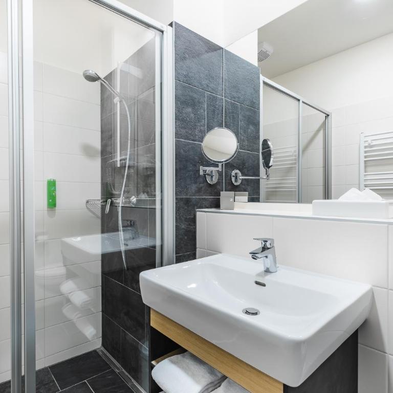 JUFA Hotel Schladming - Superior Doppelzimmer - 6