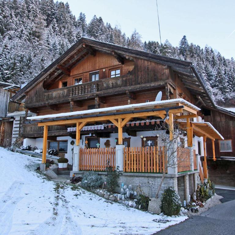 Apartment in Kaltenbach near Ski Lift - Three-Bedroom Apartment - 1