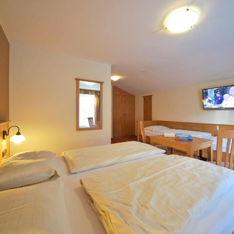 Pension Piovesan - Vierbettzimmer mit Balkon - 3