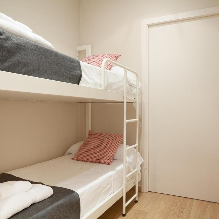 Easysleep Borne - Four-Bedroom Apartment - 6
